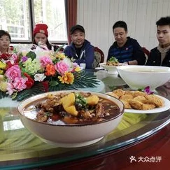 巫唐小巷人家充满温馨氛围的地方，食物美味服务周到