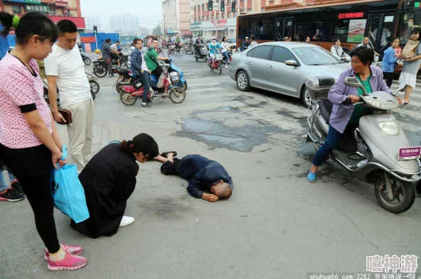 老头乐撞倒卷入车底老人老头网友：安全驾驶莫大意，老年代步车需规范